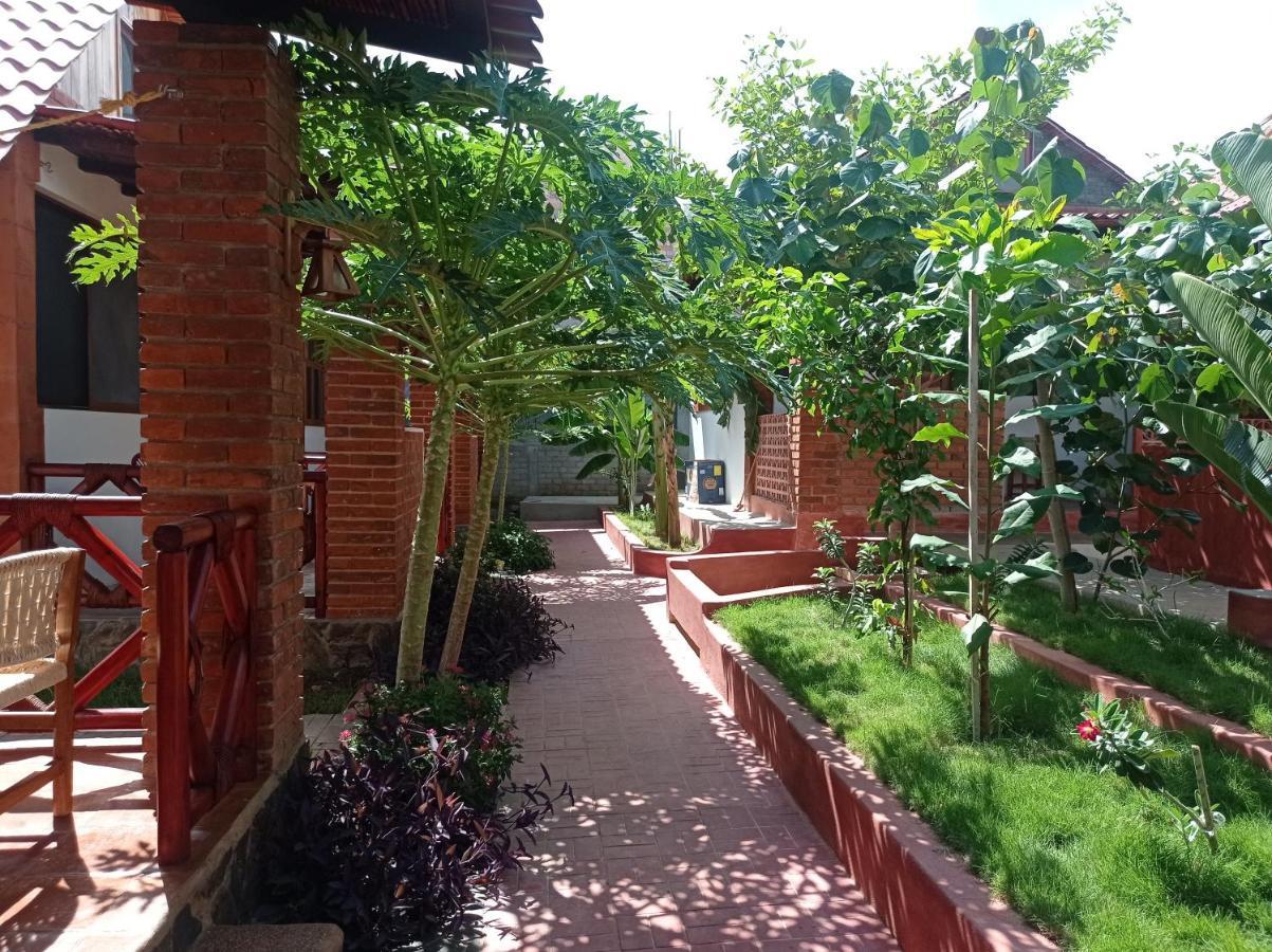 Bungalows Y Cabanas, Las Barracas De La Barra Malucano Exterior photo