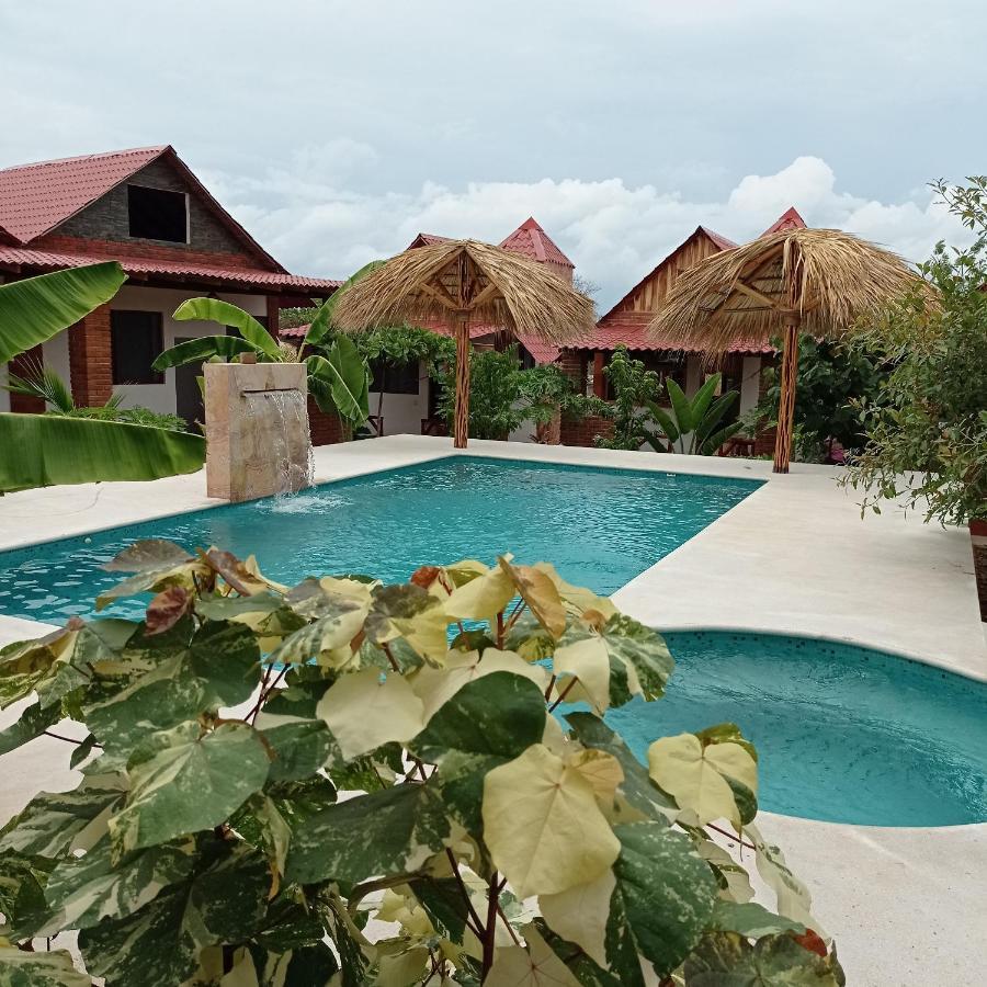Bungalows Y Cabanas, Las Barracas De La Barra Malucano Exterior photo