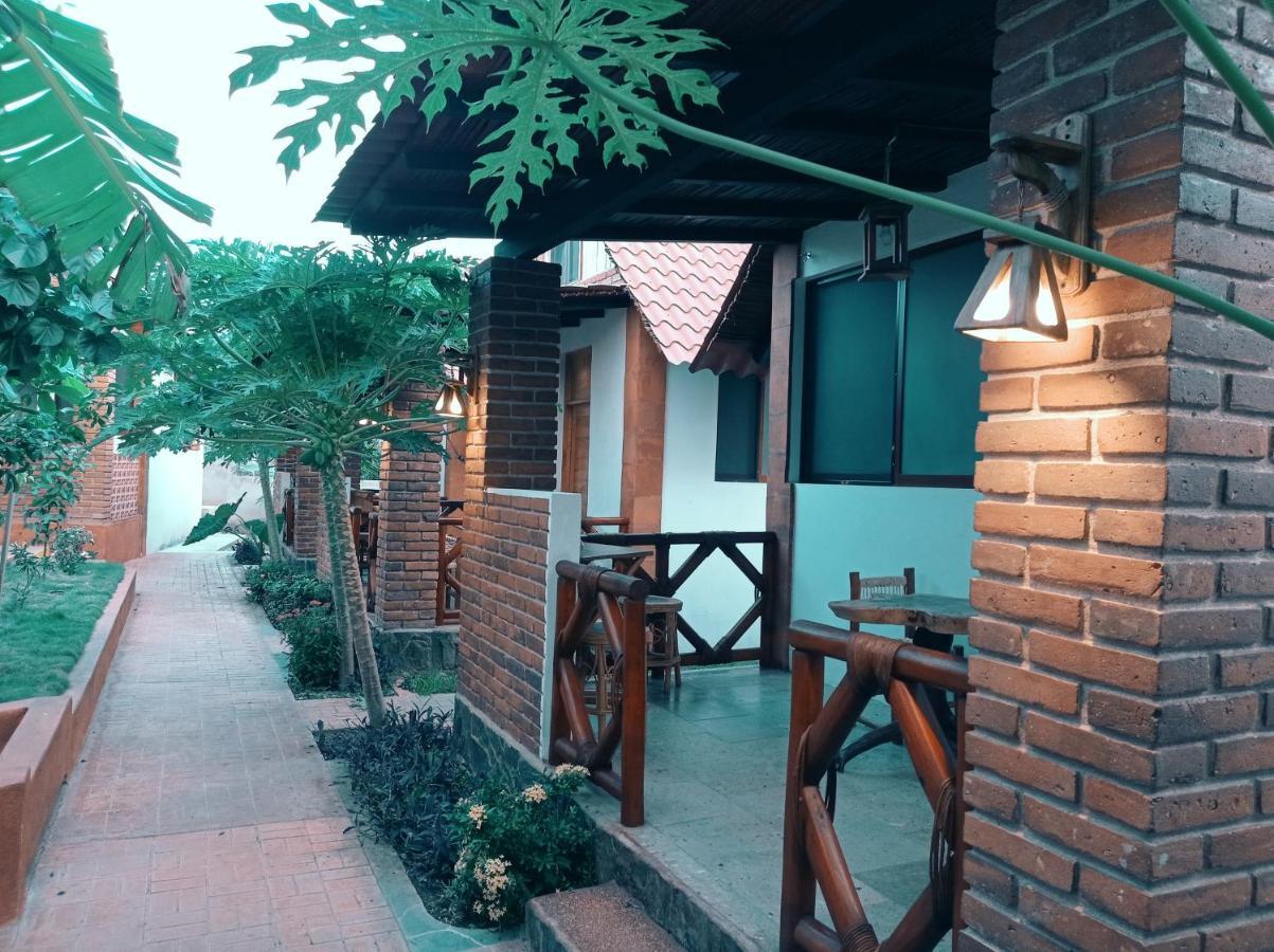 Bungalows Y Cabanas, Las Barracas De La Barra Malucano Exterior photo