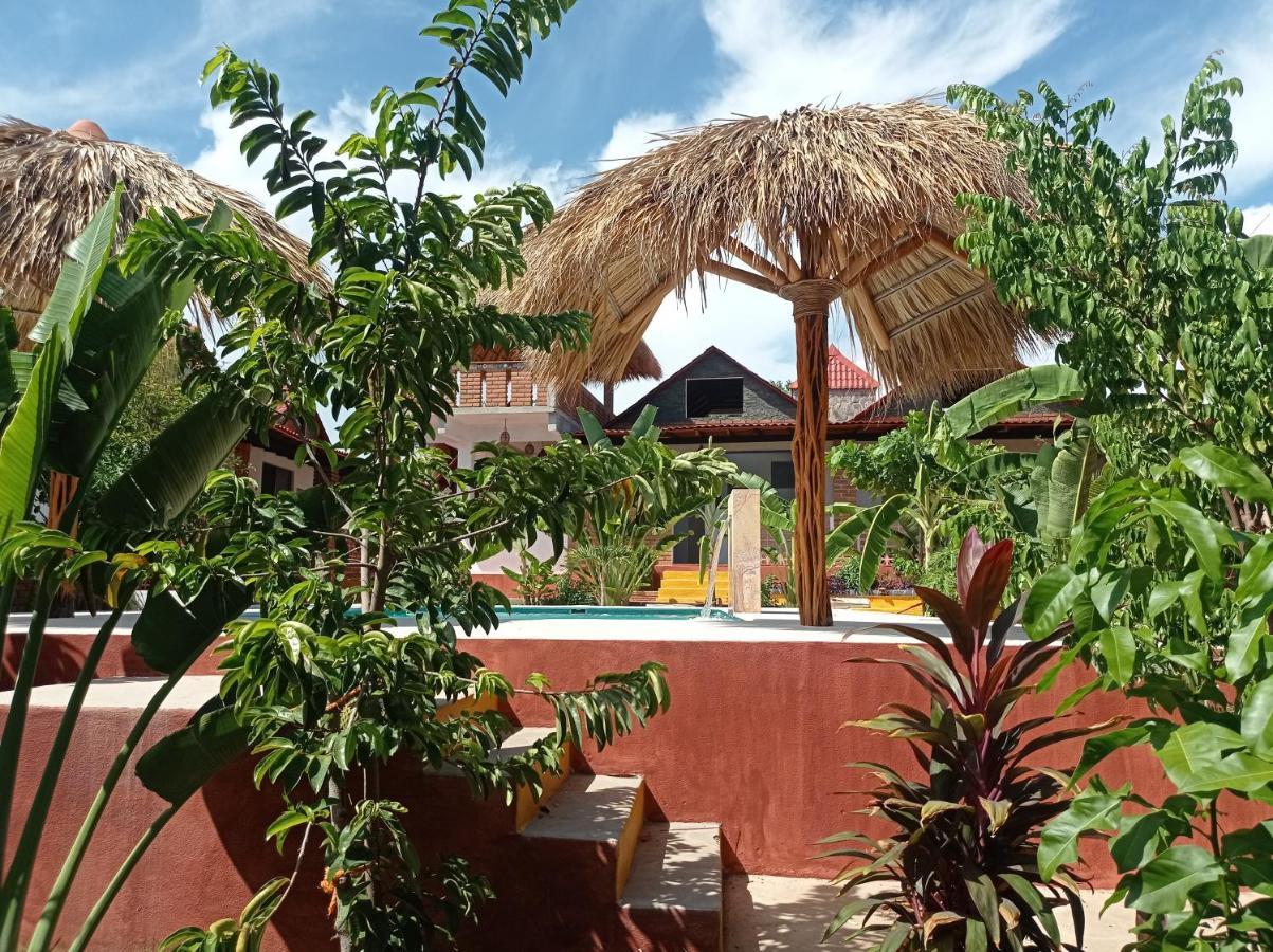 Bungalows Y Cabanas, Las Barracas De La Barra Malucano Exterior photo