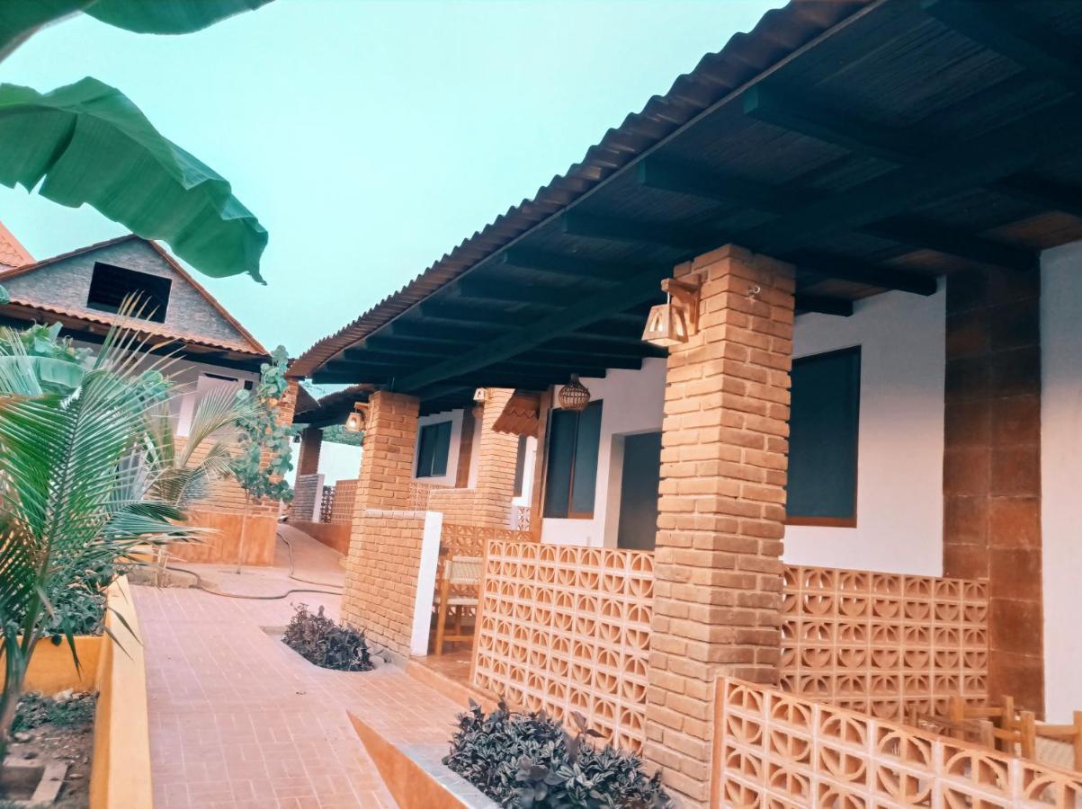 Bungalows Y Cabanas, Las Barracas De La Barra Malucano Exterior photo